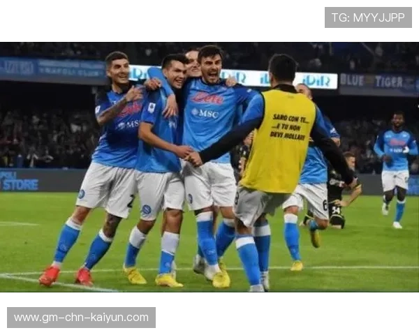 那不勒斯通过高效传递创造空间,前场更具侵袭 那不勒斯通过高效传递创造空间,前场更具侵袭