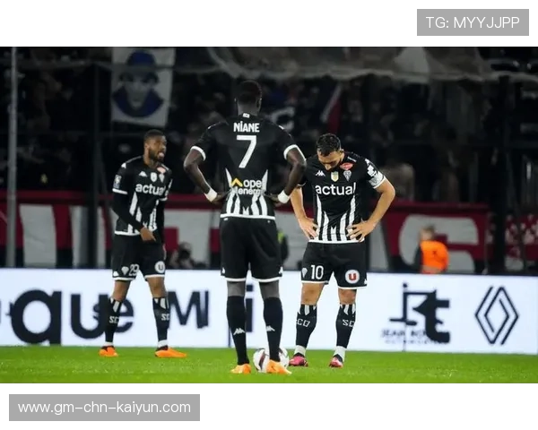 里昂前场压迫见效，法甲战局进入关键期