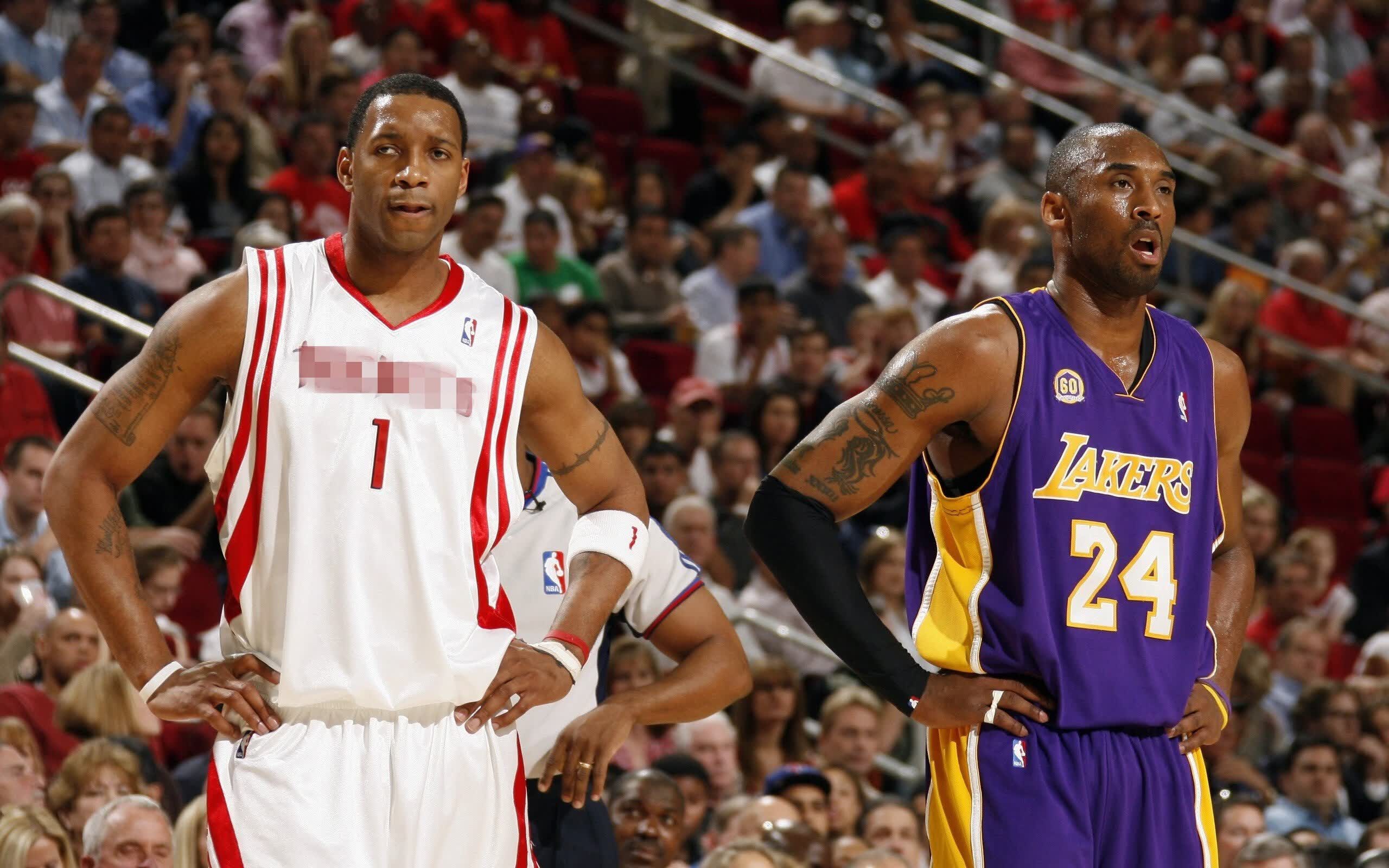 女子马拉松跑团整队穿婚纱参赛，领跑新娘跑出全场最快女子配速